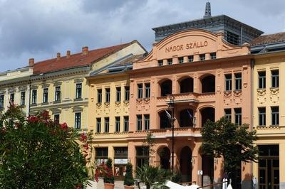 Pécs, Széchenyi tér - Nádor szálló-stock-photo