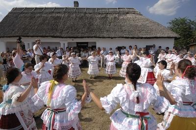 Matyó lakodalom Szentistvánon-stock-foto