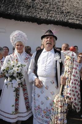 Matyó lakodalom Szentistvánon-stock-foto