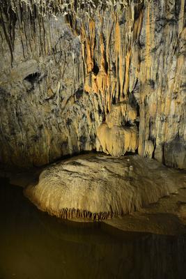Aggteleki-cseppkőbarlang-stock-foto