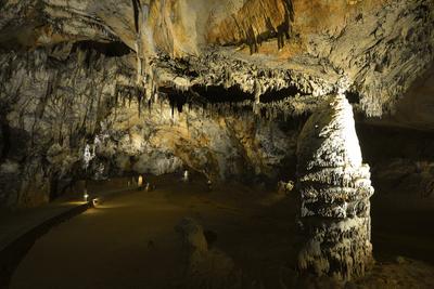 Aggteleki-cseppkőbarlang-stock-foto