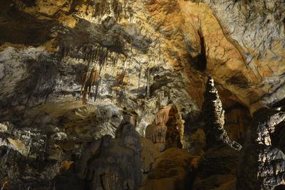 Aggteleki-cseppkőbarlang-stock-foto