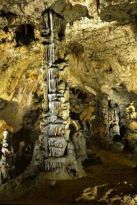 Aggteleki-cseppkőbarlang-stock-foto