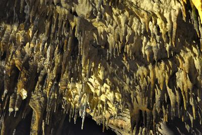 Aggteleki-cseppkőbarlang-stock-foto