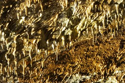 Aggteleki-cseppkőbarlang-stock-foto