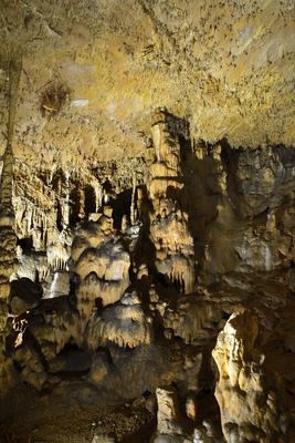 Aggteleki-cseppkőbarlang-stock-foto