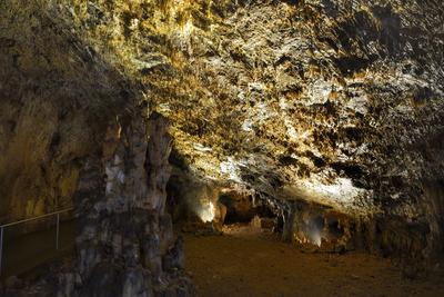 Aggteleki-cseppkőbarlang-stock-foto
