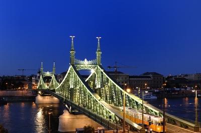Budapest, Szabadság híd-stock-foto