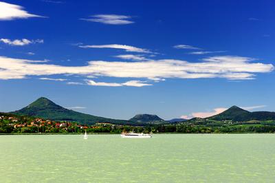 A Balaton és a Badacsony melleti tanúhegyek-stock-foto