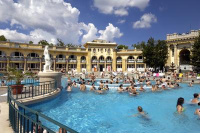 Budapest - Széchenyi gyógyfürdő-stock-foto
