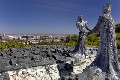 Budapest, Kilátókő-szobor a Gellért-hegyen-stock-foto