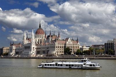 Budapest, az Országház (Parlament)-stock-foto