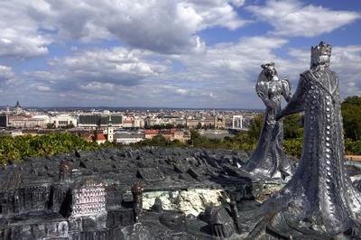 Budapest, Kilátókő-szobor a Gellért-hegyen-stock-foto