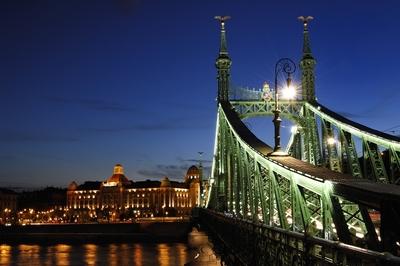 Budapest, Szabadság híd-stock-foto