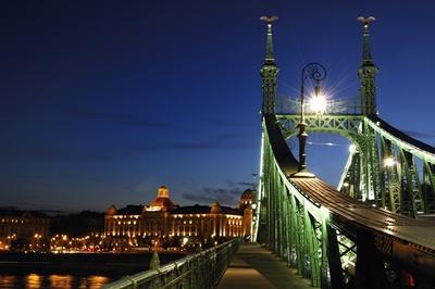 Budapest, Szabadság híd-stock-foto