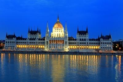 Budapest, az Országház (Parlament)-stock-foto