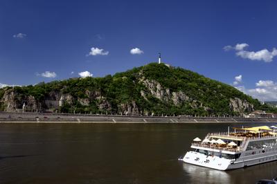 Budapest, a Gellért hegy és a Duna-stock-foto