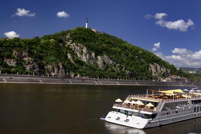 Budapest, a Gellért hegy és a Duna-stock-foto