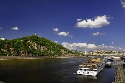 Budapest, a Gellért hegy és a Duna-stock-foto