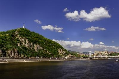 Budapest, a Gellért hegy és a Duna-stock-foto