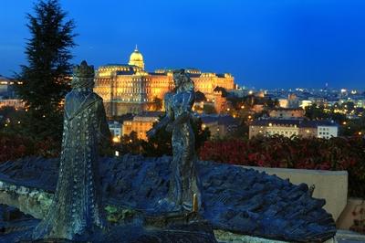Budapest, Kilátókő-szobor a Gellért-hegyen-stock-foto