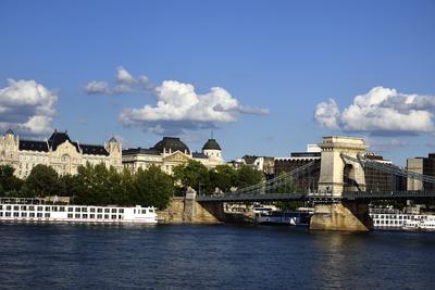 A pesti rakpart és a Lánchíd-stock-foto