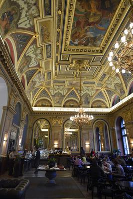 Budapest, Alexandra Könyvesház-stock-foto