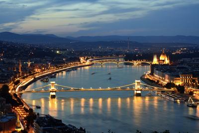 A Duna és a hidak látványa-stock-foto