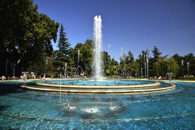 Margit-sziget, zenélő szökőkút-stock-foto