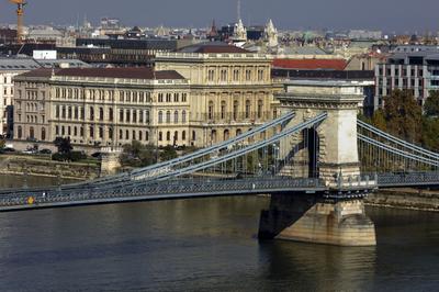 A Lánchíd és az MTA épülete-stock-foto