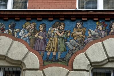 Szecessziós iskolaépület Erzsébetvárosban-stock-foto