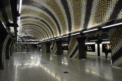 A 4-es metró Gellért téri állomása-stock-foto