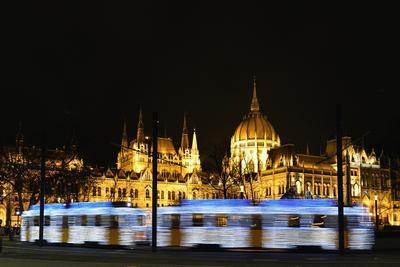 Budapest, karácsonyi fényvillamos-stock-foto