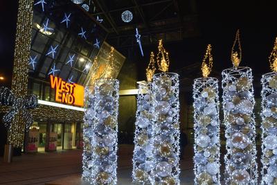 Karácsonyi fényekben a WestEnd City Center-stock-foto