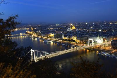 A Duna és a hidak látványa-stock-foto