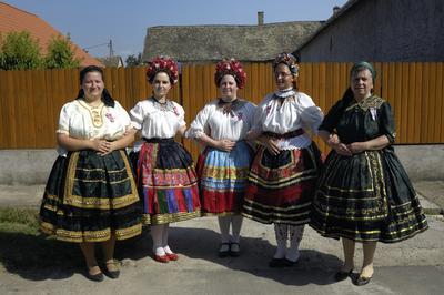 Sárközi népviselet-stock-foto