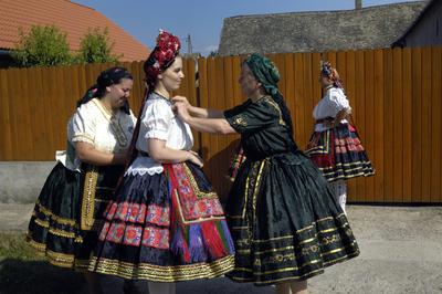 Sárközi népviselet-stock-foto