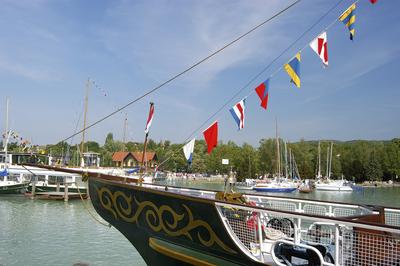 A balatonfüredi hajókikötő-stock-foto