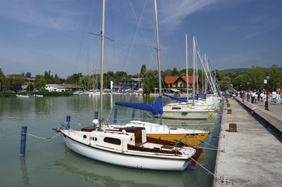 A balatonfüredi hajókikötő-stock-foto