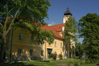 Bakonybél, Szent Mauríciusz-templom és monostor-stock-foto