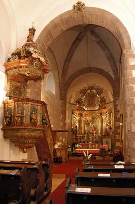 Felsőörsi prépostsági templom belső tere. A Balaton-környék legjelentősebb román-kori épülete a felsőörsi prépostsági templom.-stock-foto