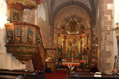 Felsőörsi prépostsági templom belső tere. A Balaton-környék legjelentősebb román-kori épülete a felsőörsi prépostsági templom.-stock-foto