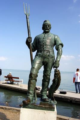 Balatonfüred, a halász és a révész szobra-stock-foto
