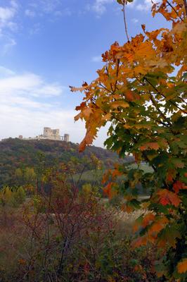 A Cseszneki Vár látványa a Bakony hegységben-stock-foto