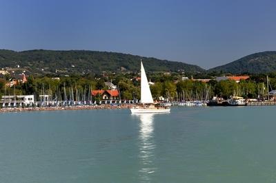 A Balaton part Balatonfürednél-stock-foto