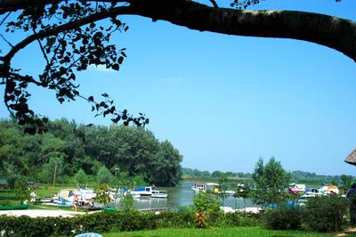 Tiszafüred, hajókikötő-stock-foto