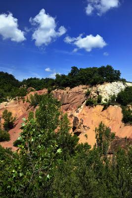 Az egykori bauxit bánya Gánt határában.-stock-foto