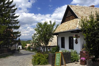 Hollókő-stock-foto