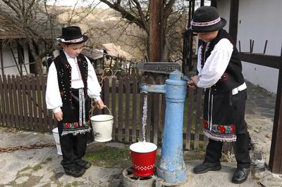 Hollókő-stock-foto