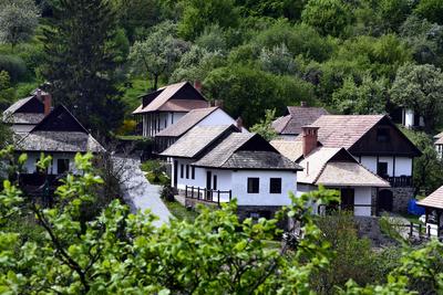 Hollókő-stock-foto